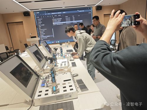 凌智電子人工智能實(shí)驗(yàn)箱賦能高校AI教育——深圳職業(yè)技術(shù)大學(xué)驗(yàn)收?qǐng)A滿成功